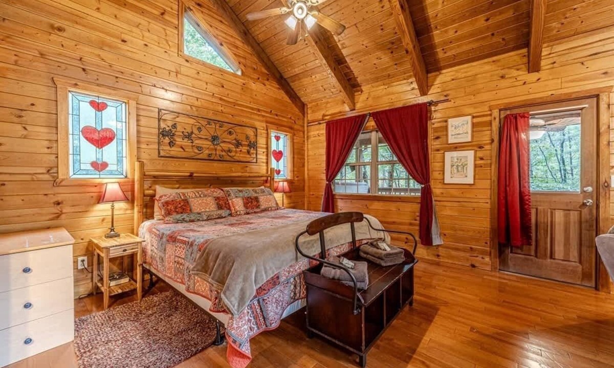 Helen House | ROMANTIC GETAWAY COZY CABIN