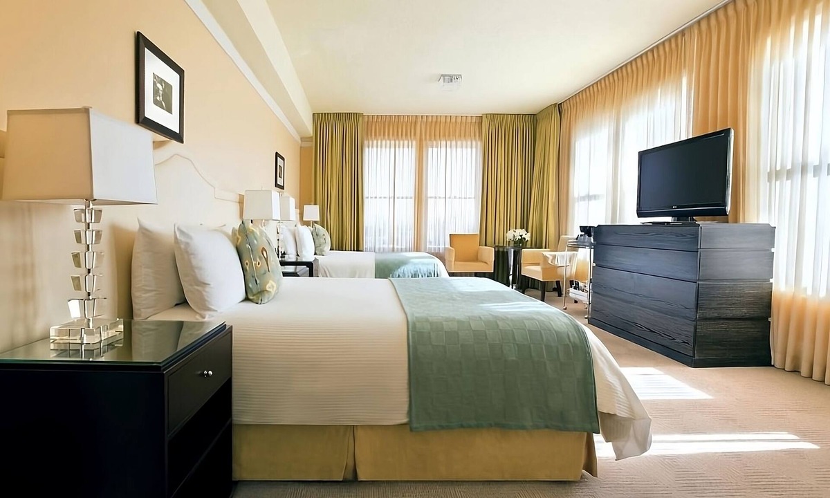 Goose Hollow Hotel | Romantic Getaway Near Providence Park - 0.2 mi | Pets are Allowed | Parking