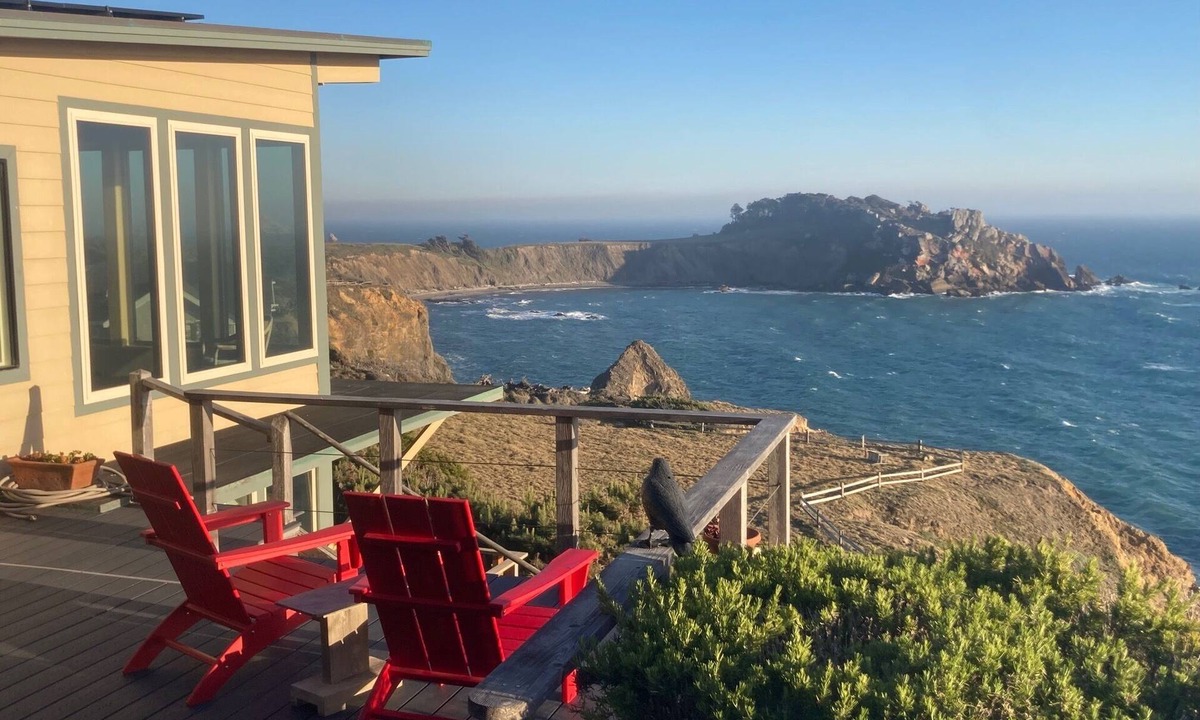 Gualala House | Romantic Oceanfront Home with Dramatic 180-degree Sea View, Hot Tub and Privacy
