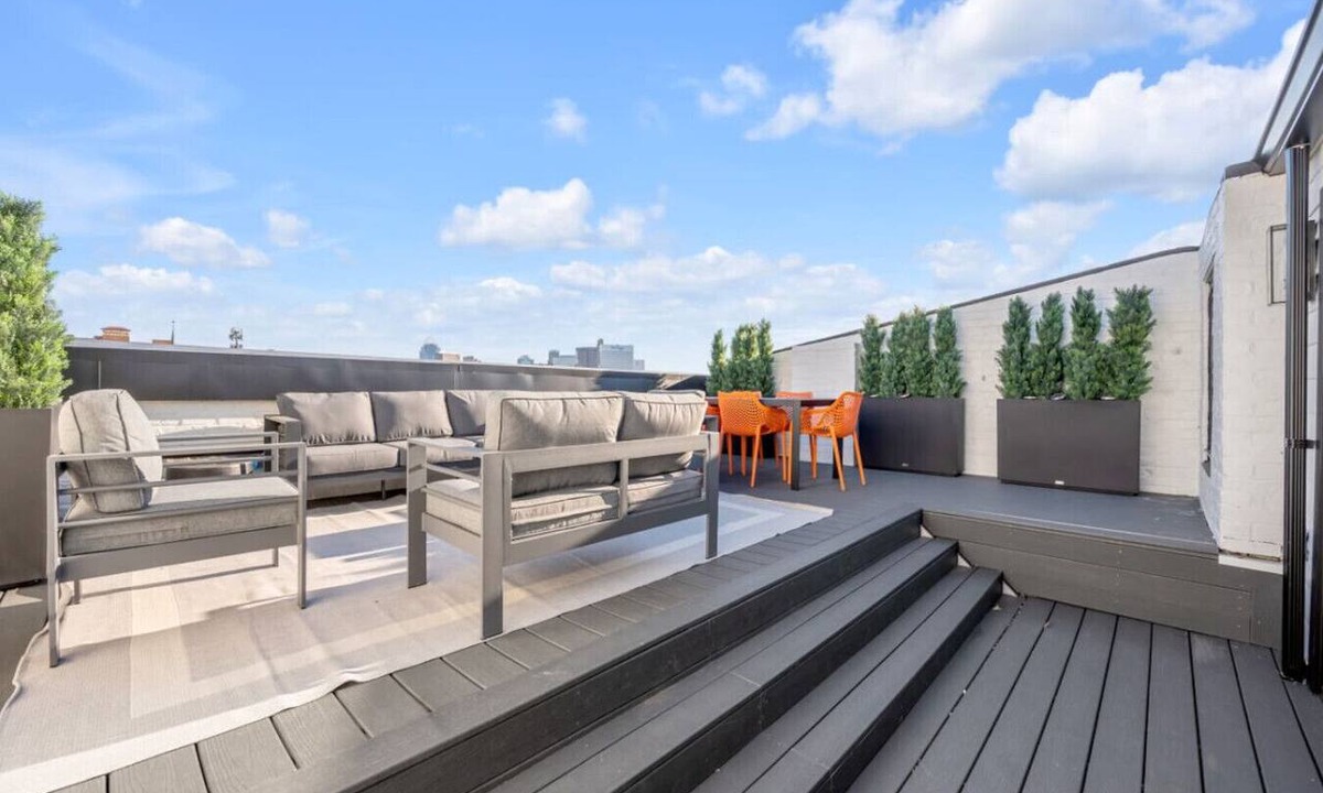 Over-the-Rhine House | Rooftop | Fire pit | Luxury | Sleeps 10 |