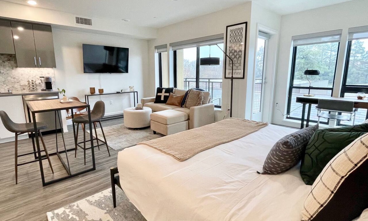 Walnut Creek Apartment | Rooftop Hot Tub in Downtown Walnut Creek
