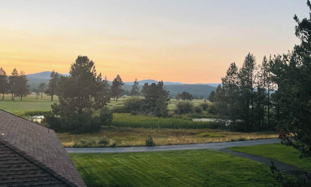 Sunriver Condo | Room With a View Condo, Sharc passes included.
