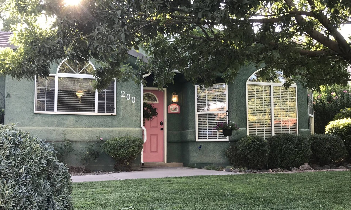 La Verkin House | Rose Cottage Retreat nearby Zion National Park
