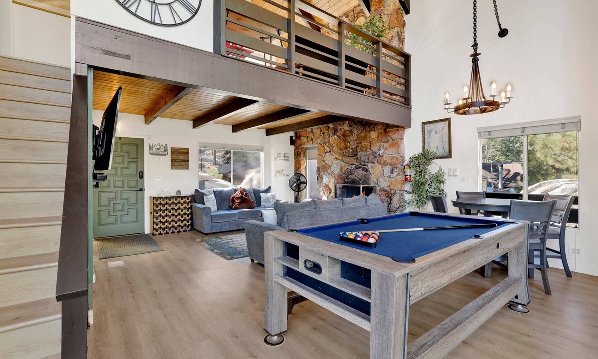 Boulder Bay Cabin | Round Rock Lodge at Big Bear | Boulder Bay Modern Retreat w/Pool Table | Minutes to Activities