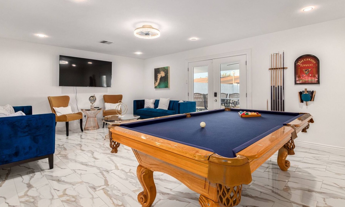 Maryvale House | Royal Escape / House with Hot Tub N Pool!