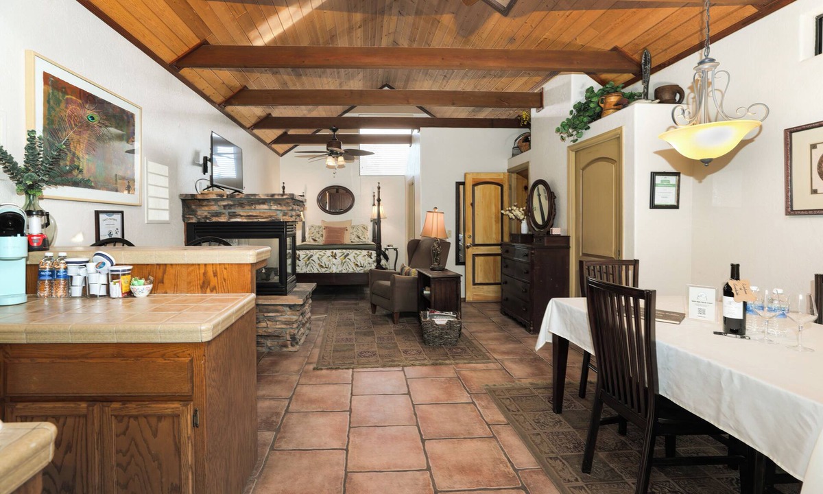 Paso Robles House | Rustic 1BD Retreat on Vineyard Drive, Wine Country Views & Privacy