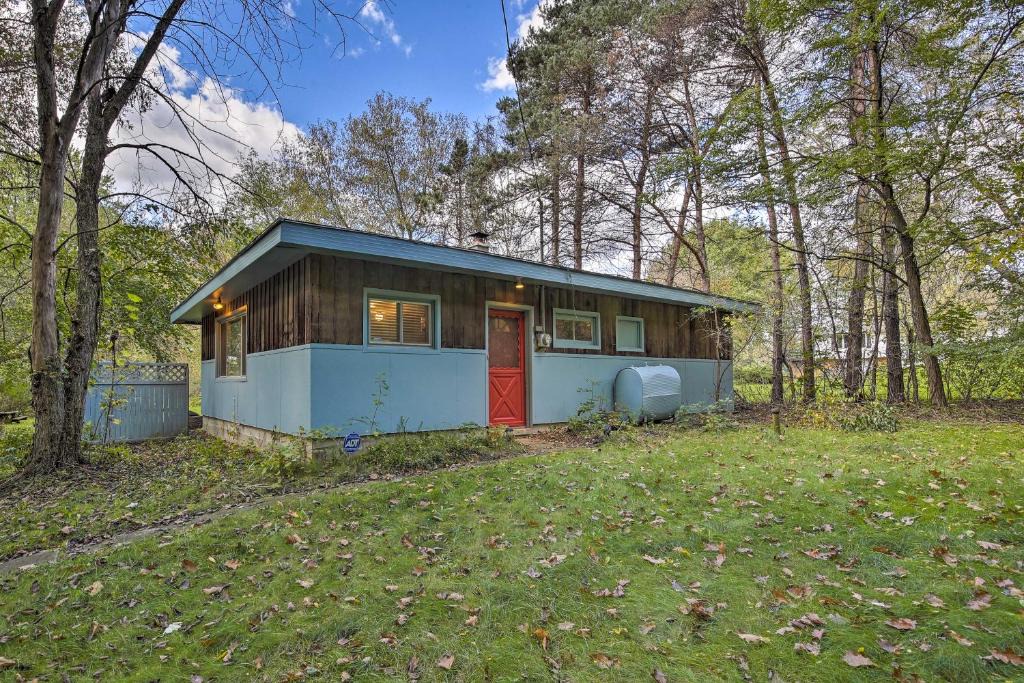 Fenwick House | Rustic Cottage with Fire Pit & Private Yard!