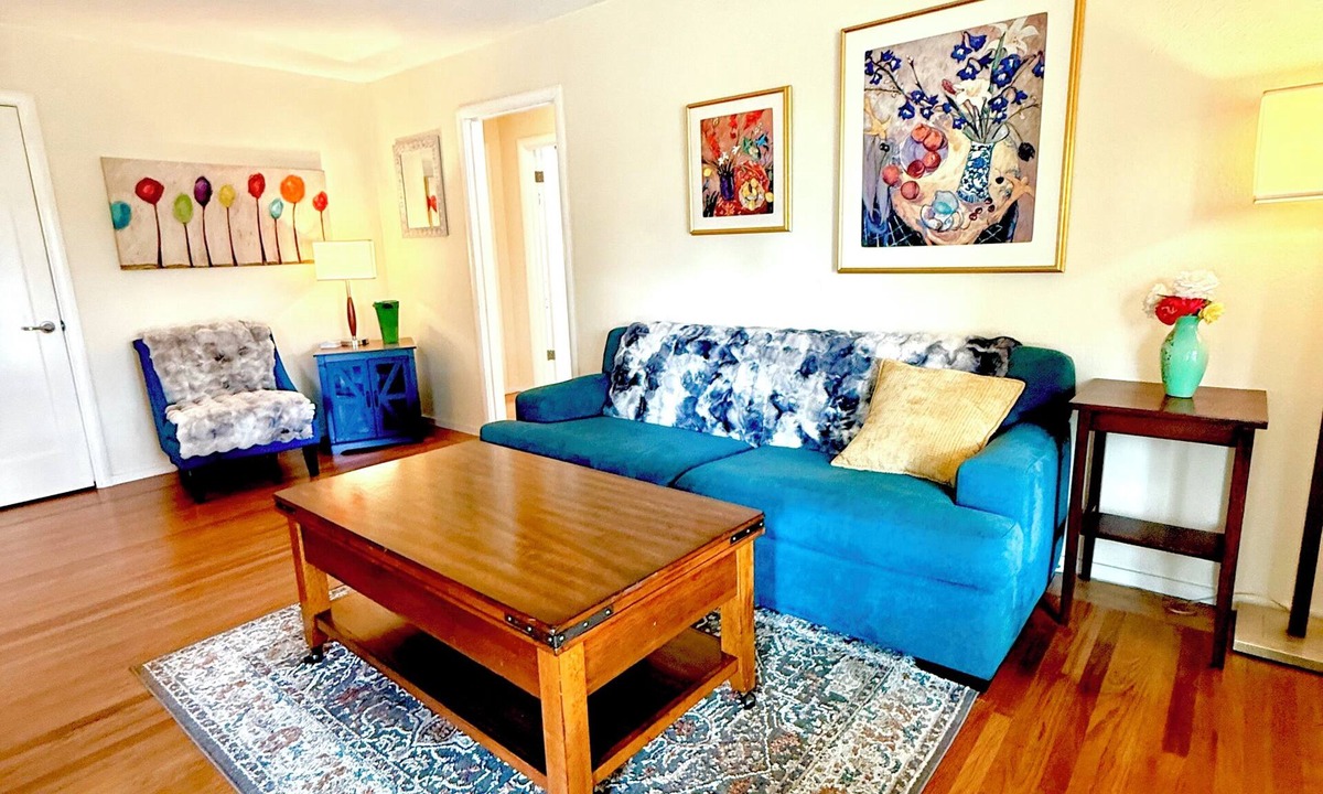 East Sacramento House | Sac River Retreat, Garage, Yard, Wi-Fi, 5 Star
