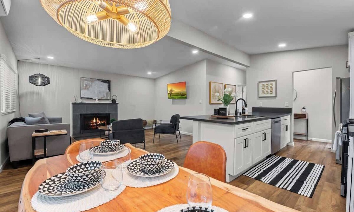 Fairmount Park House | San Diego Getaway ★ 2-in-1 House & Private Studio