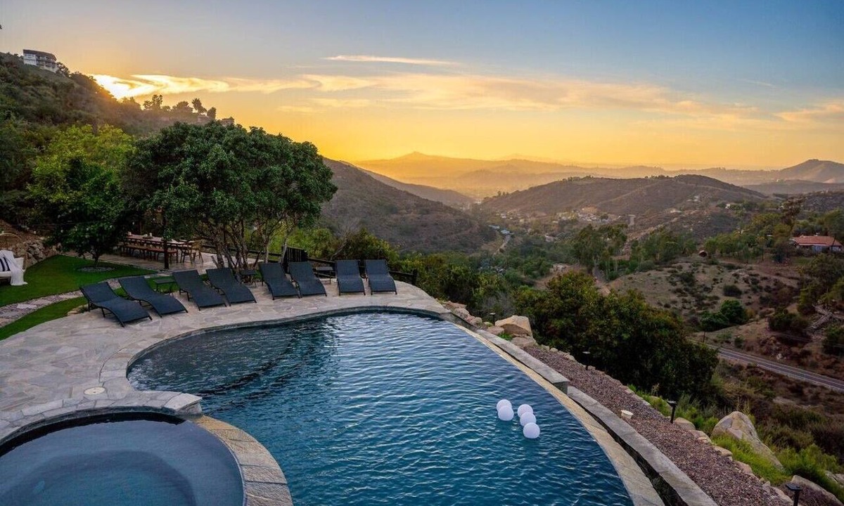 Jamul House | San Diego Serenity Hills, Pickleball, Golf, Infinity Pool with Epic Views