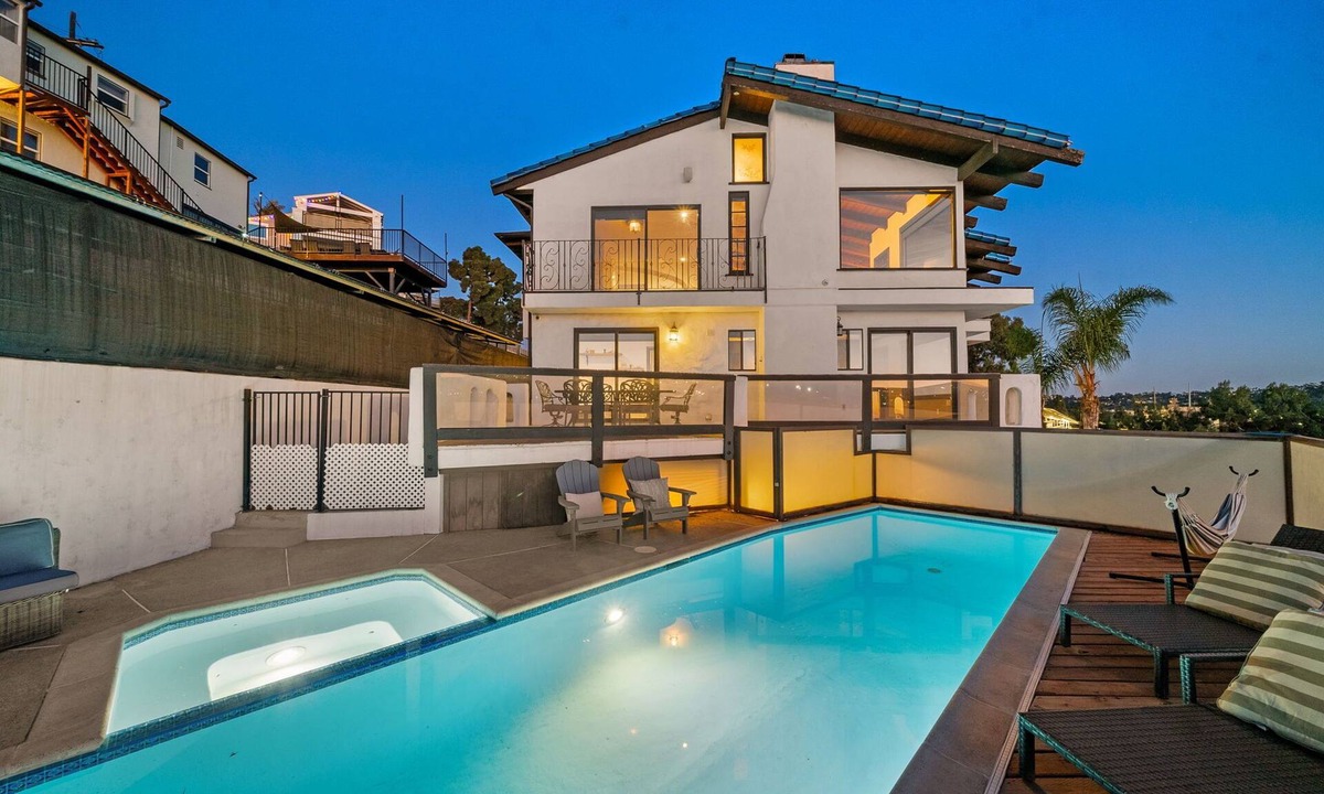 Morena House | San Diego Villa with pool, jacuzzi and sunset-views