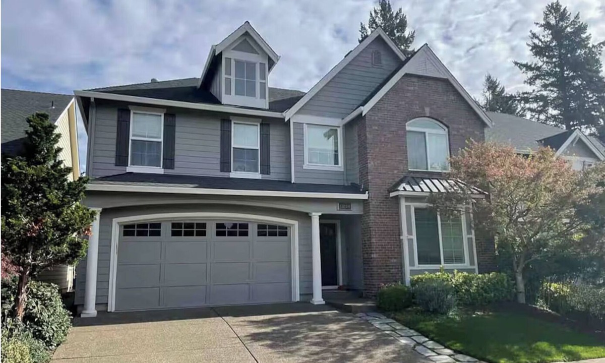 Sunnyside House | Sanctuary In The City - 4-bedroom house w/Garden in Happy Valley with AC