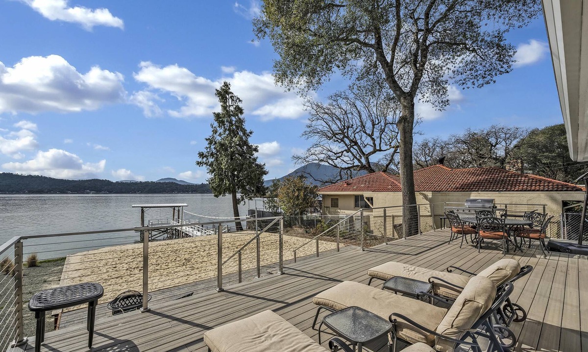 Wilbur Springs House | Sandy Feet Retreat - lakefront Retreat with sand volleyball court!