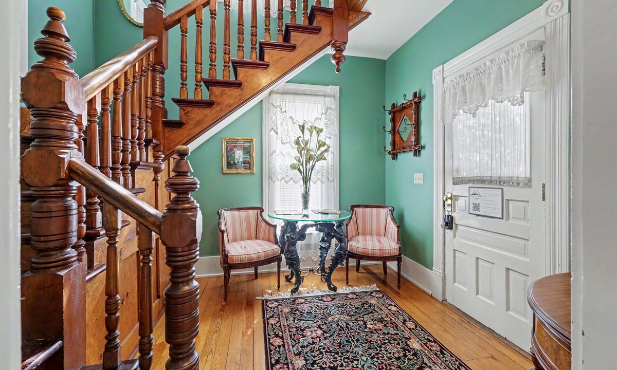 Siskiyou-Hargadine Historic District House | Savage Upon Siskiyou