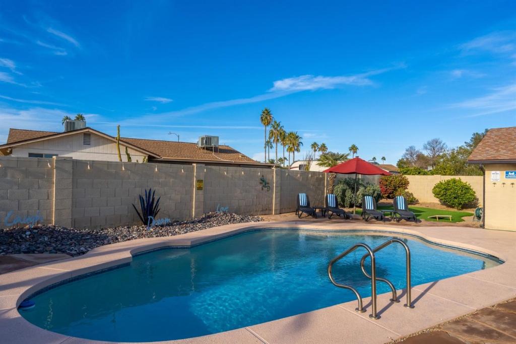 Covey House | Scottsdale Oasis Pool & Game Room