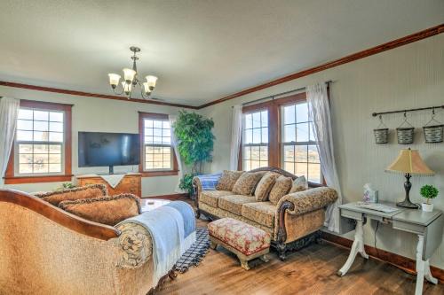 Bonanza House | Secluded Bonanza Home w/Antique Furnishings