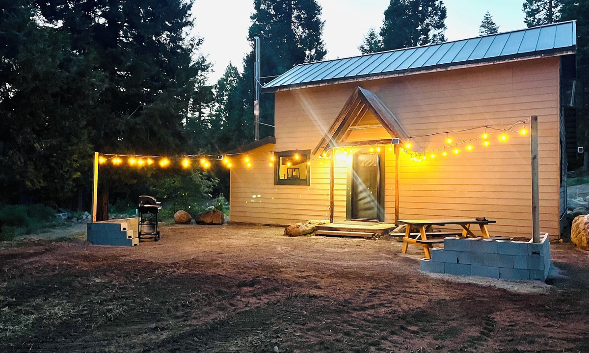 Mount Shasta Cabin | SECLUDED CABIN ON 6 ACRES mins. from skiing, lakes and falls ATV trail access