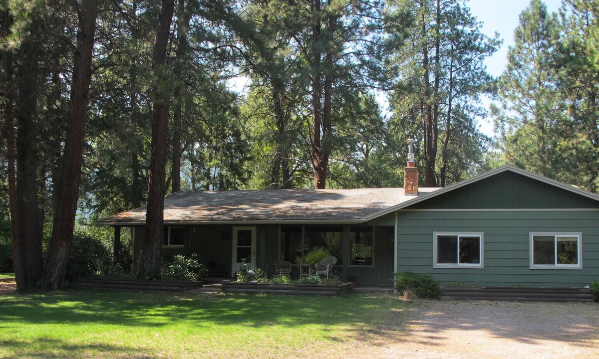 Missoula House | Secluded Clark Fork Riverhouse