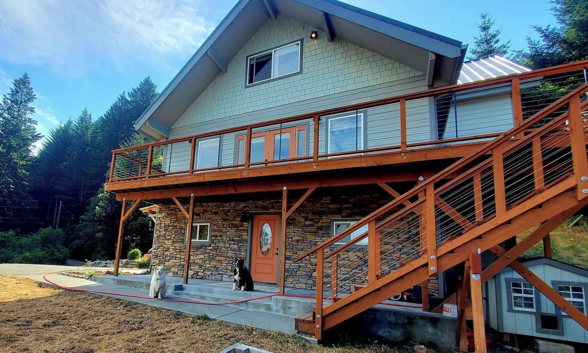 Brookings House | Secluded ranch house surrounded by nature on the Oregon coast. Pet upon approval