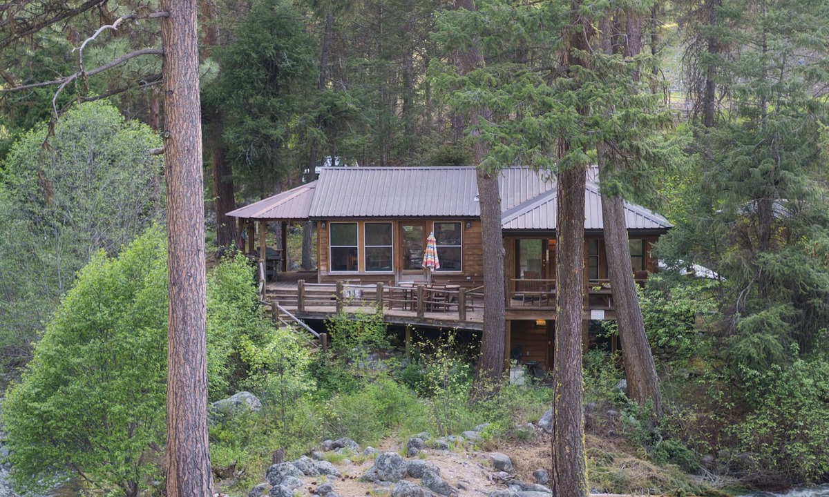Darby House | Secluded Riverfront Paradise-the Tailwater House: not the average rental.