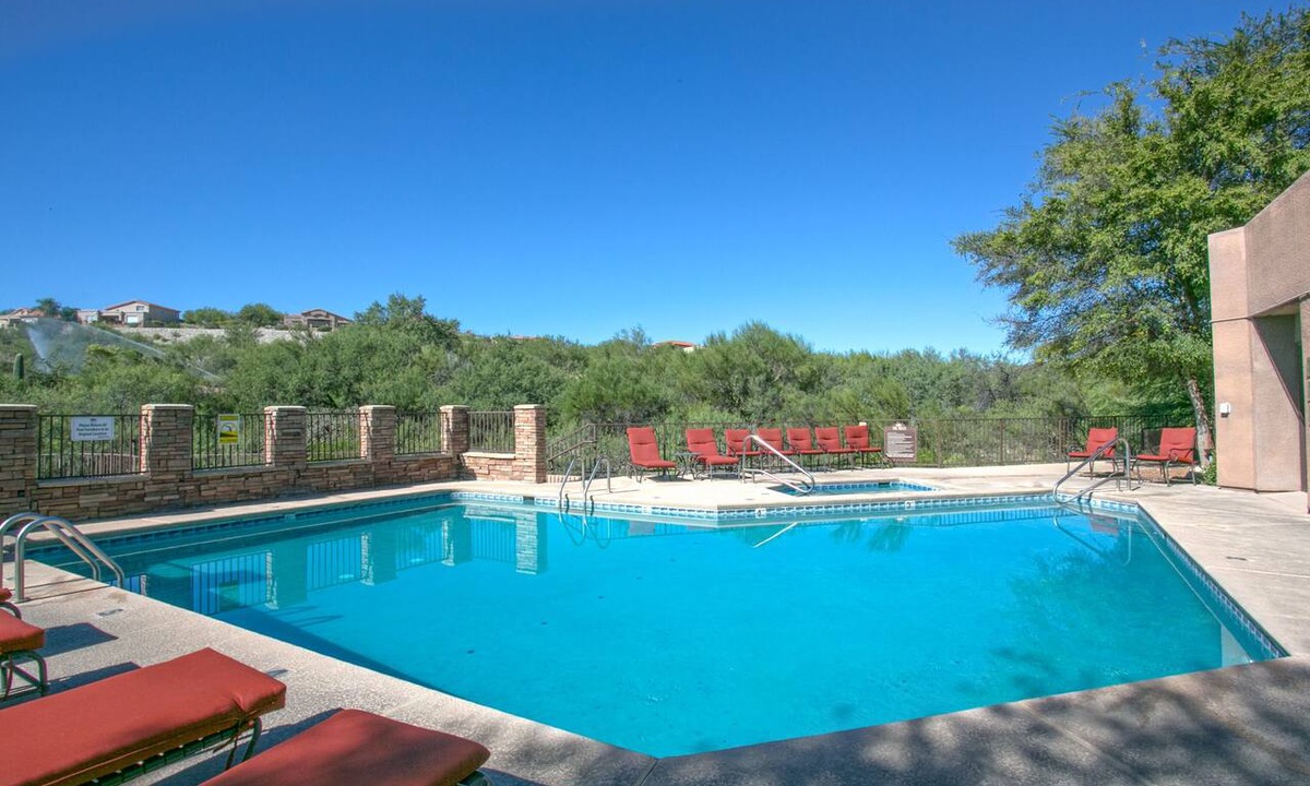Tucson Condo | Second Floor Spacious 2 bedrm/1 bath with Fantastic Mountain Views