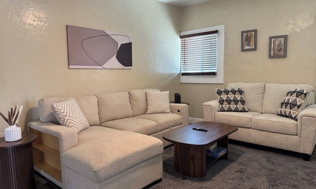 Visalia Apartment | Sequoia Escape 3BR Home w/King Bed & In-Unit Laundry