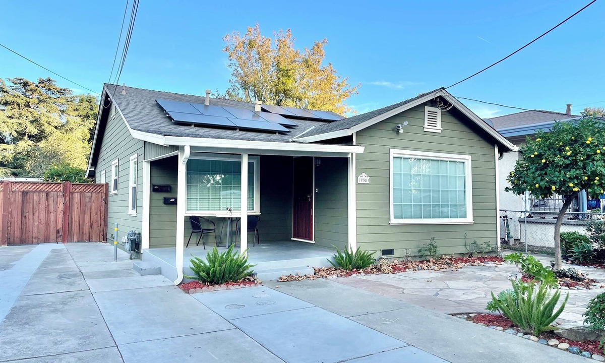 Broadway - Palmhaven House | Serene 2BR Bungalow - Parking + Laundry + Sleep 6
