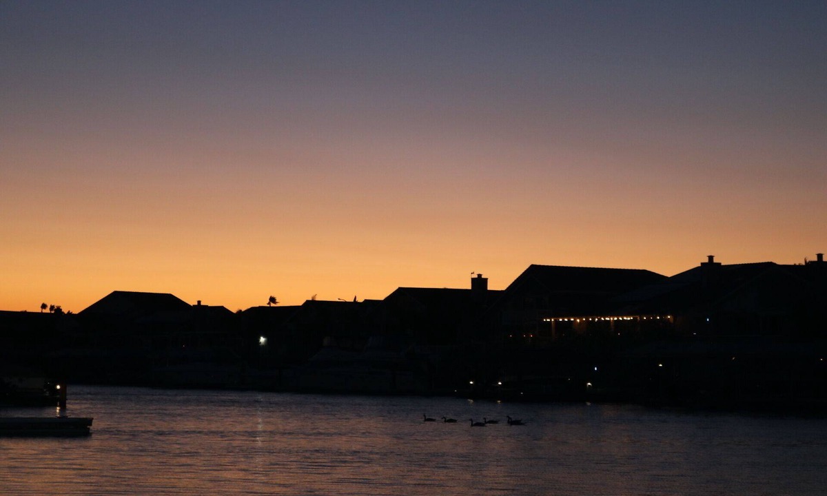 Discovery Bay House | Serene Retreat Boat Rental Sleeps 6 people