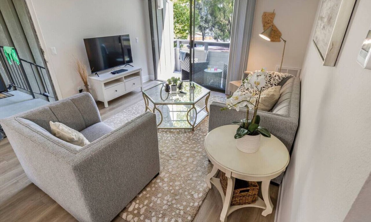 Ivey Ranch - Rancho Del Oro Apartment | Shabby Chic Oceanside 2 Bedroom Serviced Apartment