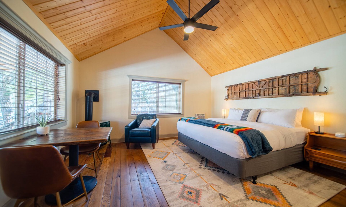 McCloud Cabin | Shasta View Lodge - Cabin 5