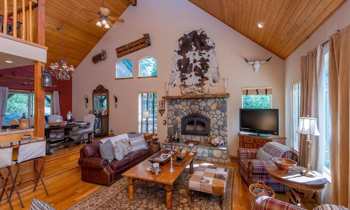 Shaver Lake House | Shaver Lake Luxury Cabin with relaxing Jacuzzi Tub