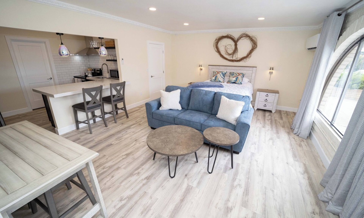 Globe Apartment | She She's Cozy 1-bedroom studio in charming Globe with AC for relaxing stays