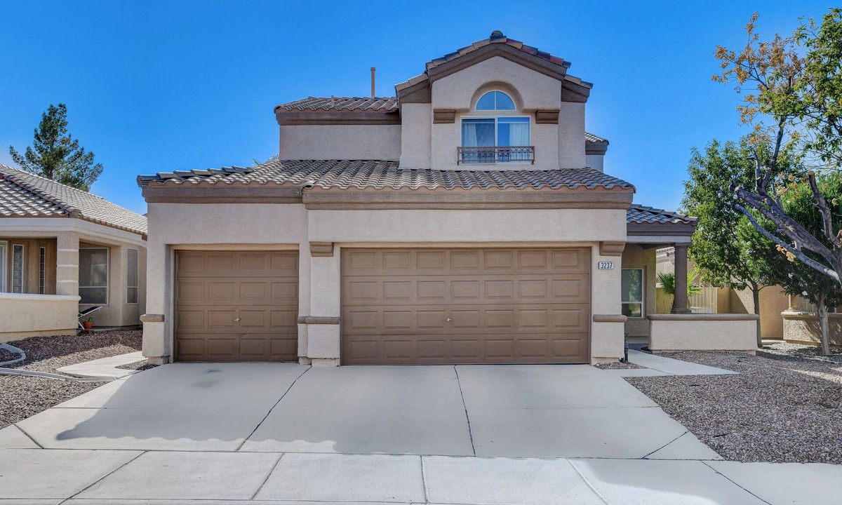 Desert Shores House | Shining home away from home! 3-bedroom house in fabulous Las Vegas with AC, WiFi