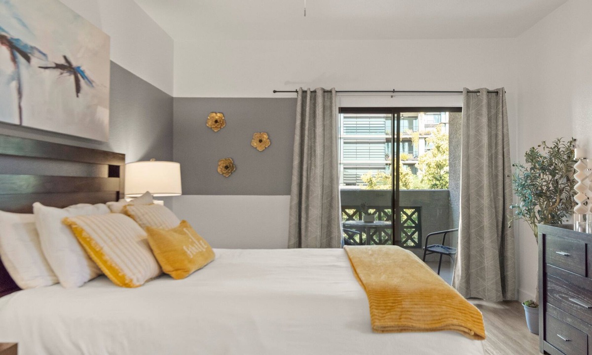 Kierland Apartment | Shopping District | Urban Cosmopolitan Suite | Upgraded