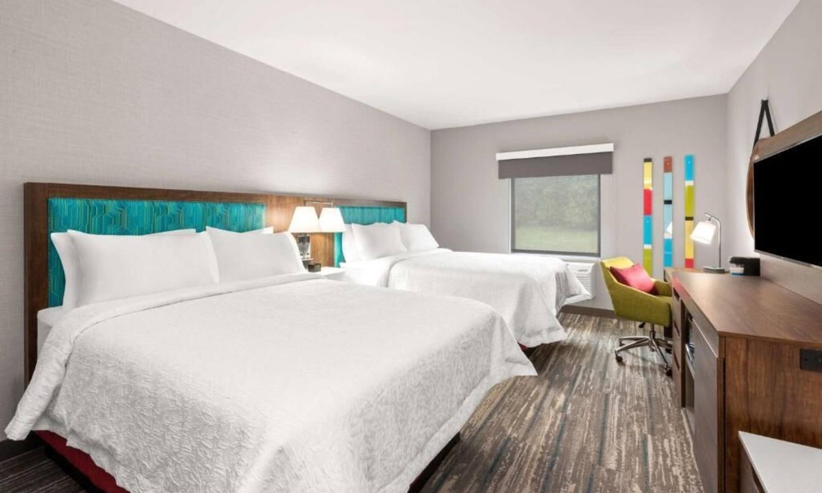 Tigard Hotel | Short Drive to Portland Attractions! Indoor Pool, Free Parking & Breakfast!