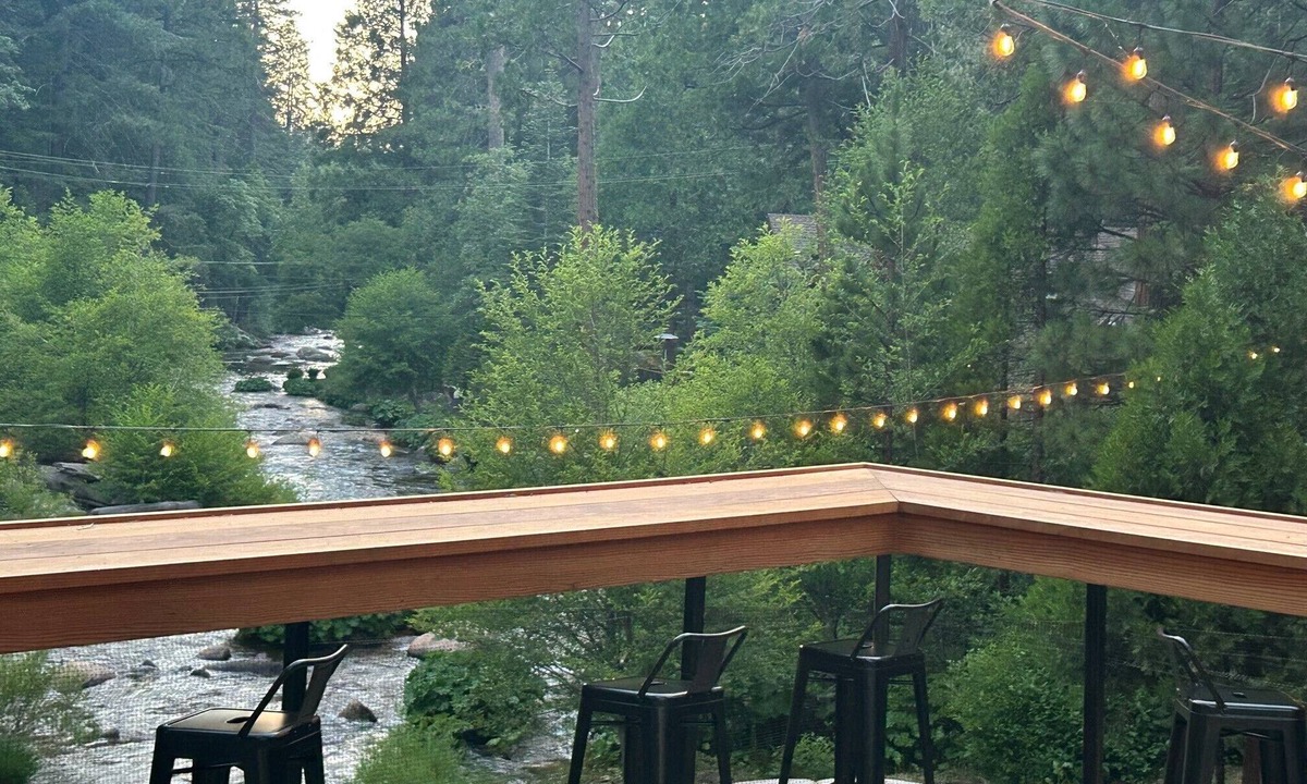 Kyburz Hotel | Sierra Inn on the River