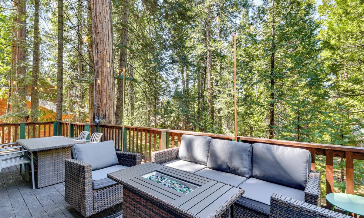 Camp Connell Cabin | Sierra Nevada at Your Doorstep! Big Trees Cabin