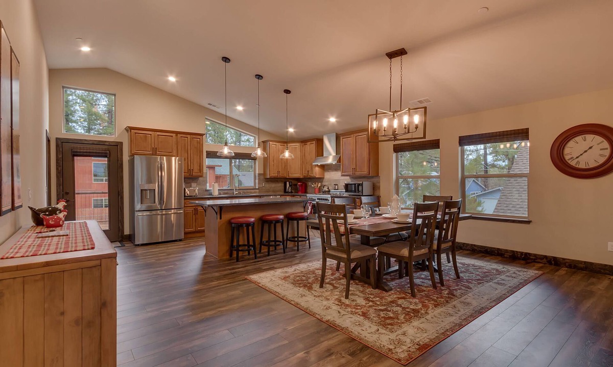 Y Area House | Silver Pines - Private home on the Meadow