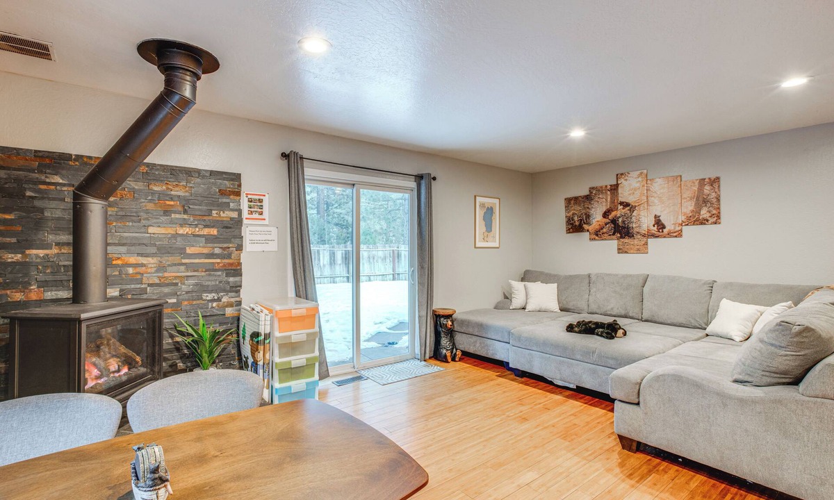 Christmas Valley House | Ski & Board in South Lake Tahoe! Updated Home