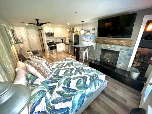 Kirkwood House | Ski in or Walk to lifts hot tub covered parking