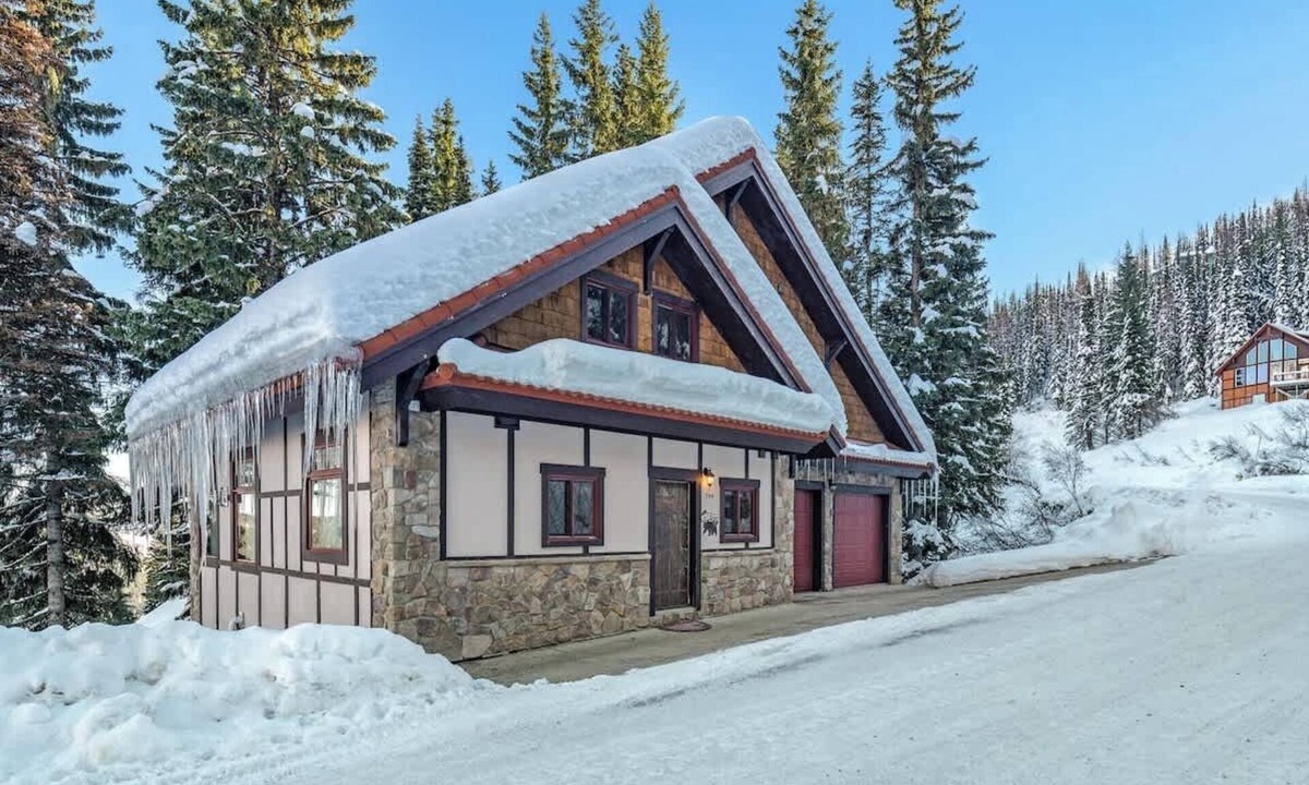 Sandpoint House | Ski-In/Out | Schweitzer | Hot Tub | Game Room