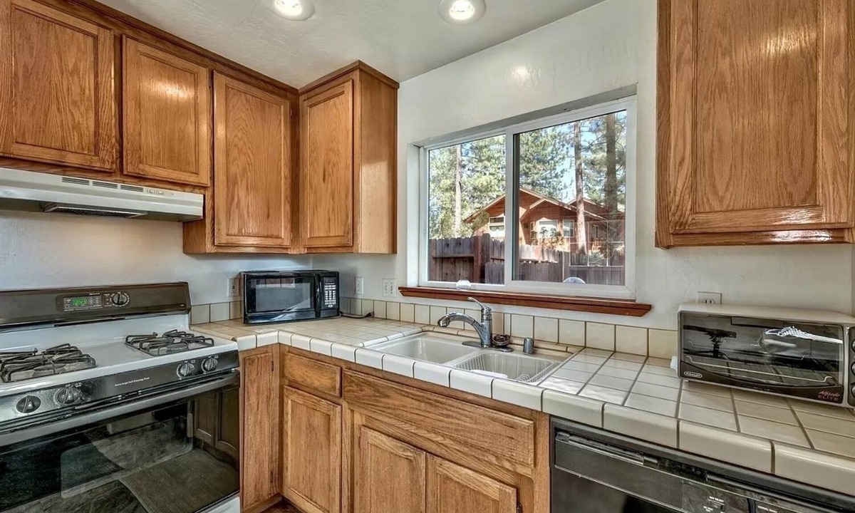Bijou Pines Cabin | Ski Lease 2025: 3 bedroom Bijou Cabin