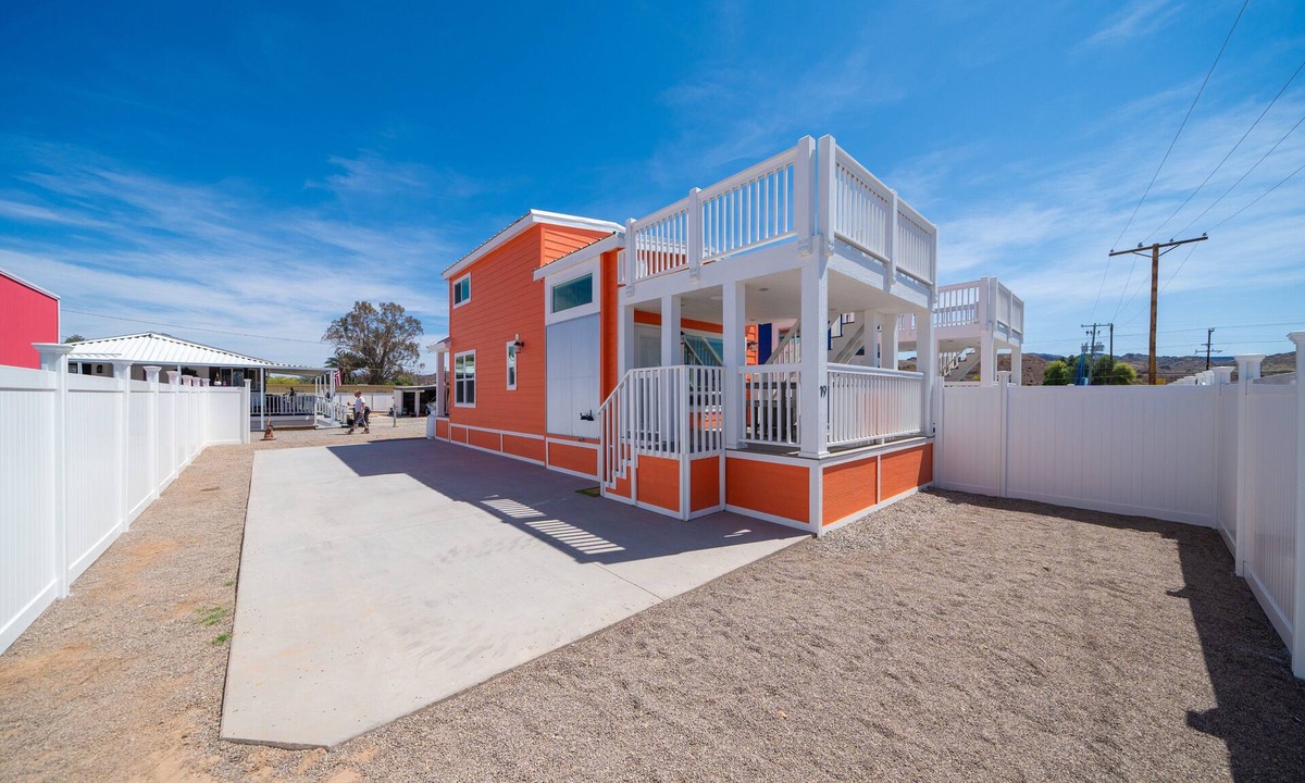 Parker Strip House | Skibatical, Private Hot Tub & Fenced Yard at Roadrunner Resort