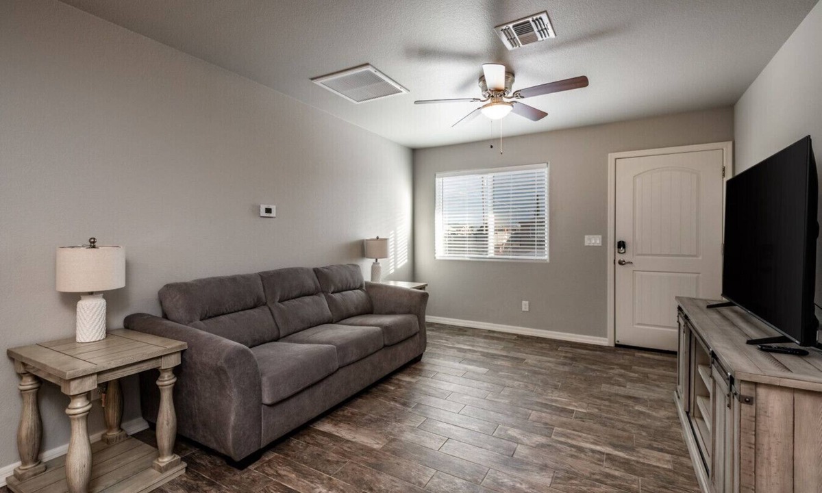 Kingman House | Sleek & Stylish New Duplex | Comfort Meets Convenience
