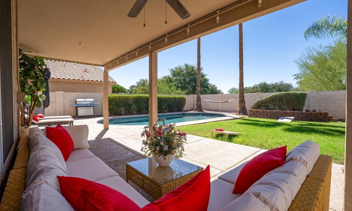 Chandler House | Sleeps 10 - Sparkling Pool - 7 mins to DT Chandler