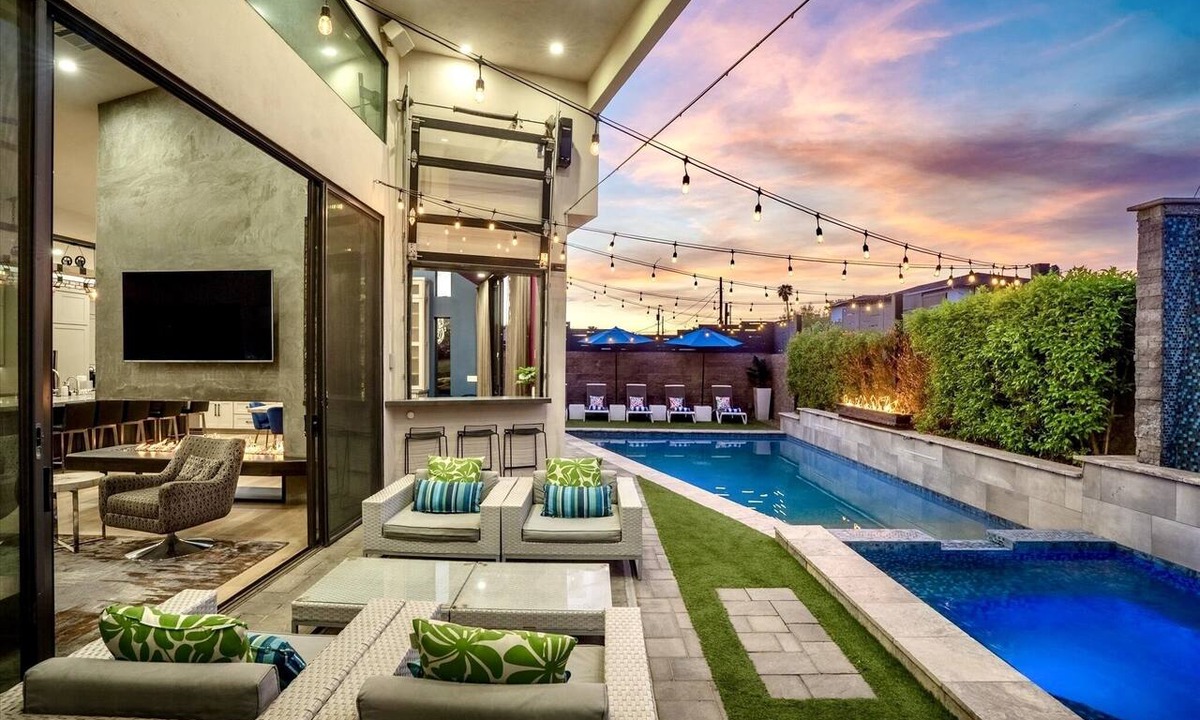 Southwest Village House | Sleeps 12/Walk to Old Town/Pool/Spa/Patio Misting