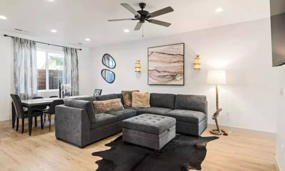 Santa Clara House | Sleeps 18! Pool! Pizza Oven! 2 Townhomes!