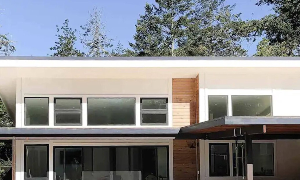 Gasquet House | Smith River Haus - Modern Retreat & Saltwater Pool