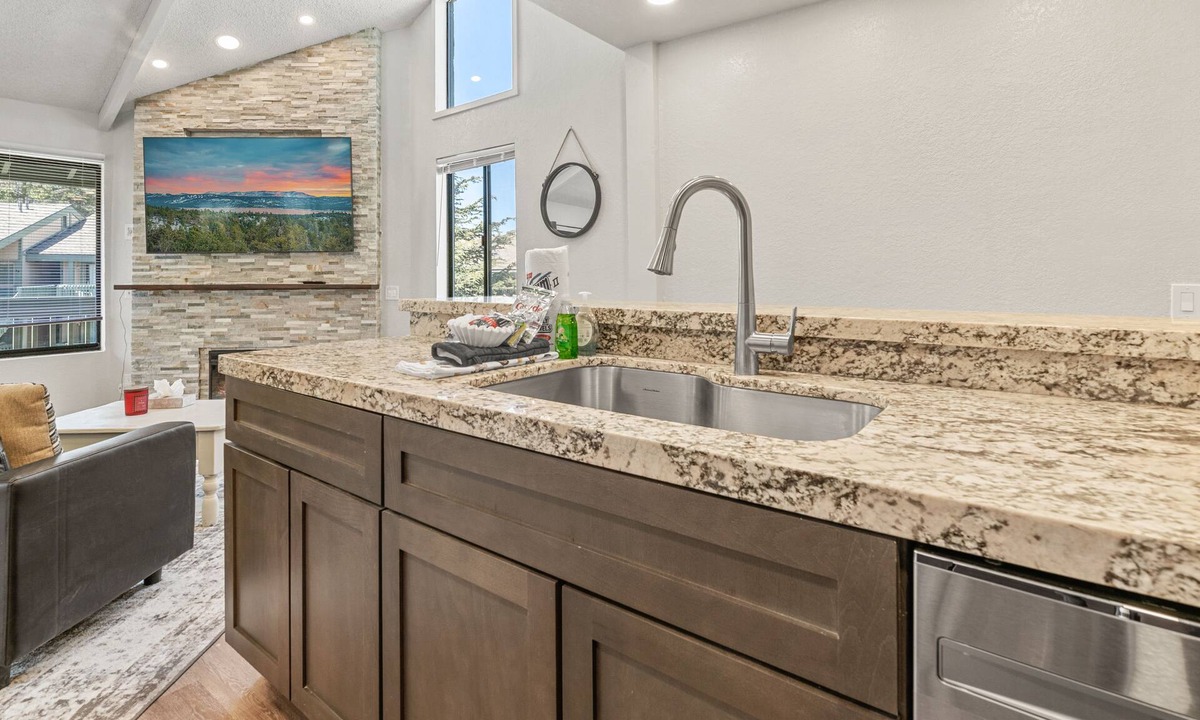 Boulder Bay House | Snow Ridge Condo - Lakefront Complex, Walk to Lake, Heated Pool