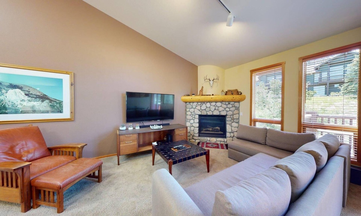 Mammoth Lakes House | Snowcreek Resort Vacation Rental 950